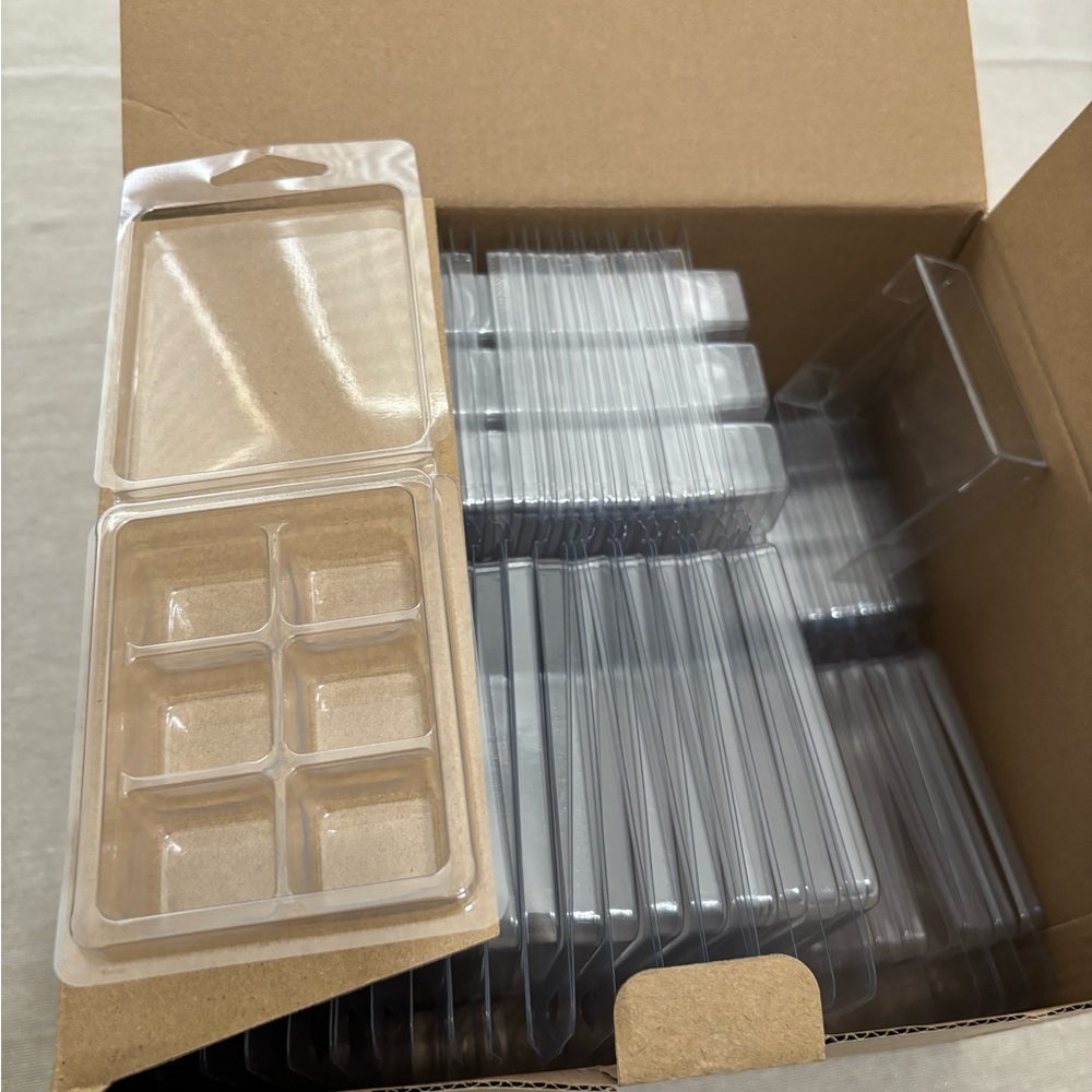 Plastic boxes for wax melts